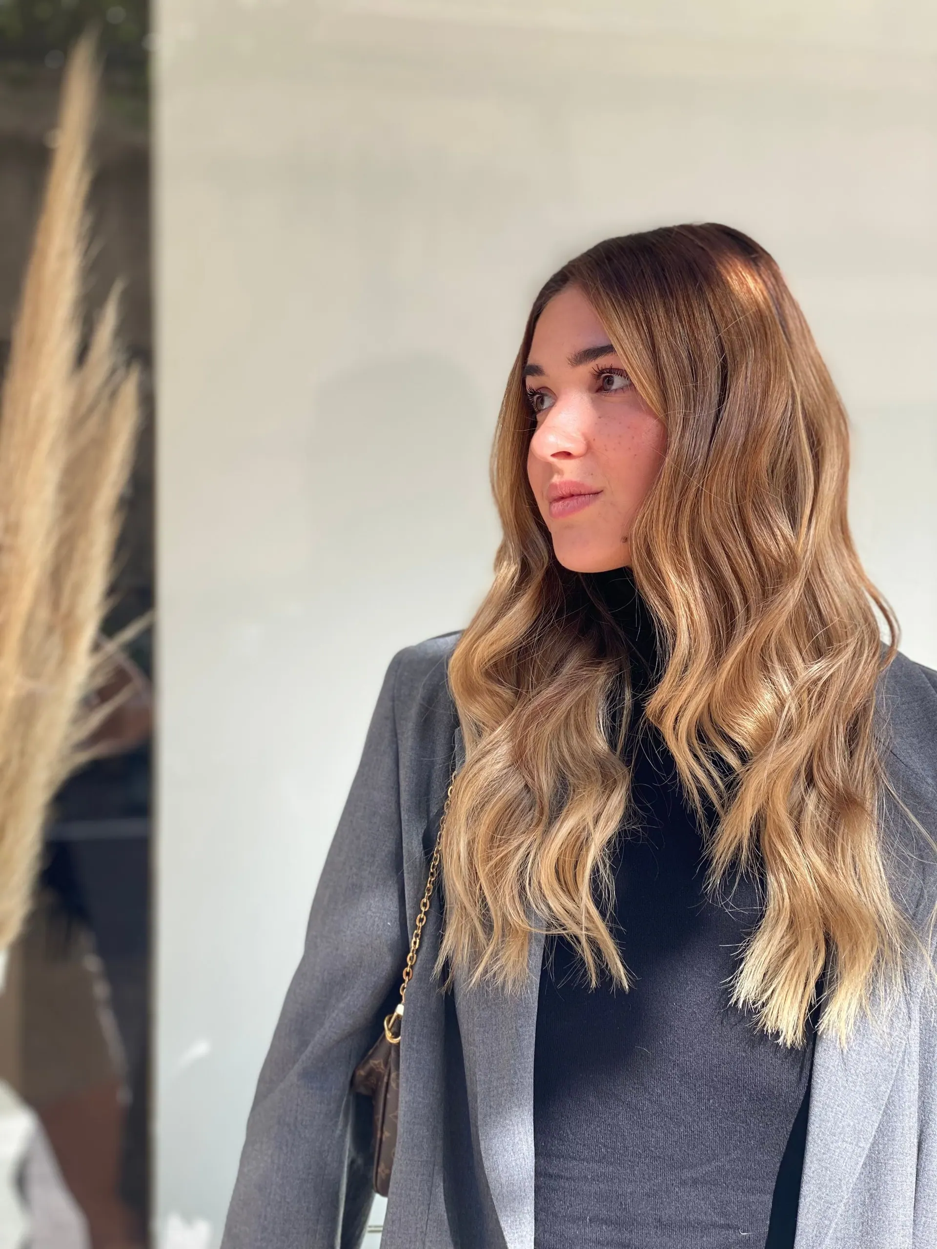 Losse golven in lang blond haar